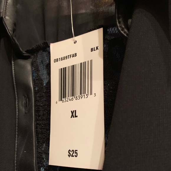 Button up blouse - Picture 3 of 3